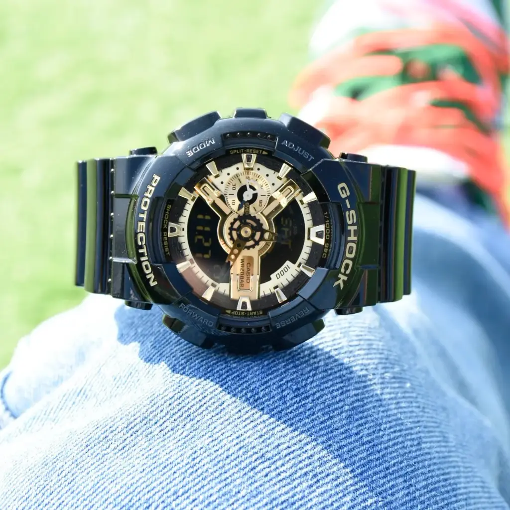 卡西歐G-Shock GA-110GB-1A（黑色和金色）
